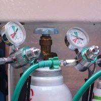 Вентилационно обезвъздушаване за склад на газови бутилки в болница Glangwili